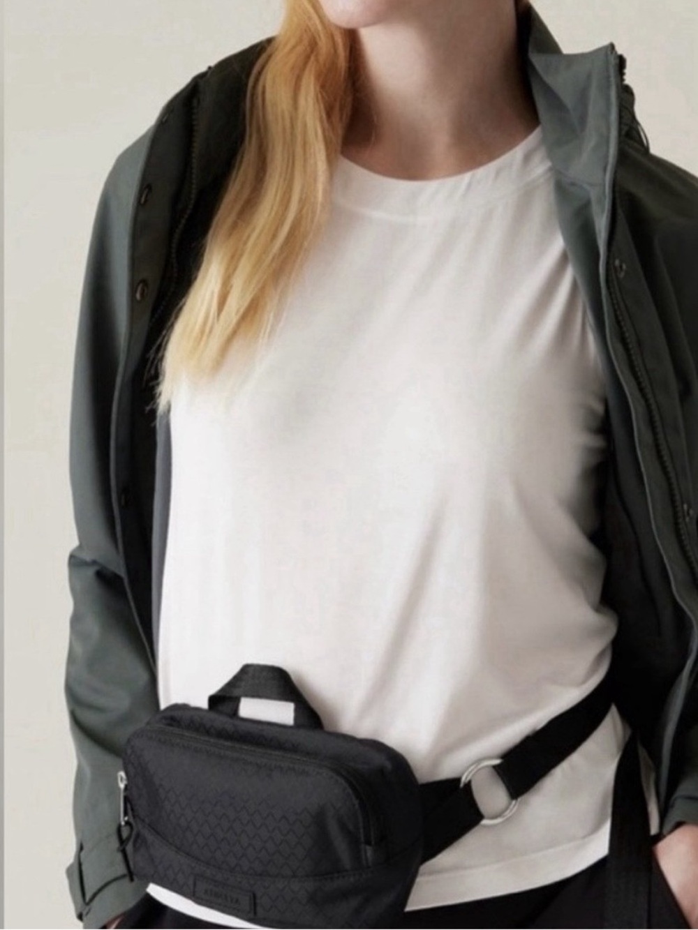 Athleta Excursion Mini Belt Bag Black Water Repellent Crossbody NWT Size OS